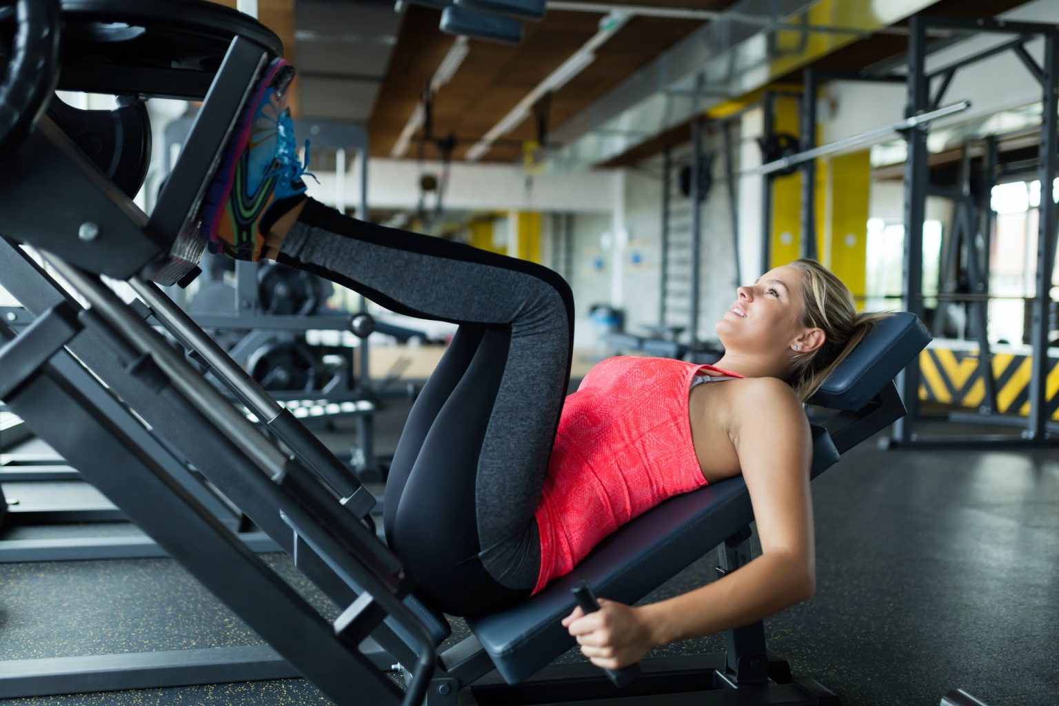 Melhores Exercícios Para Glúteos Na Academia E Em Casa Primeiro Treino